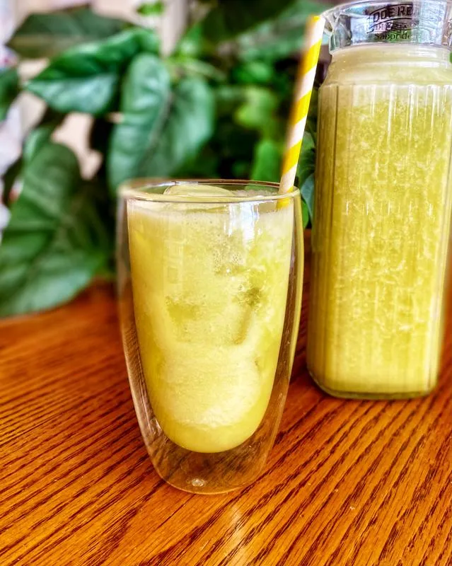 Água Fresca de Pina y Pepino (Abacaxi e Pepino)