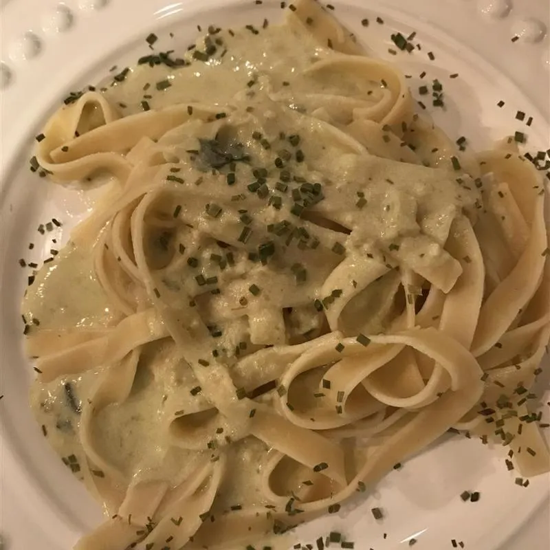 Ancho Chile Fettuccini com Molho Creme de Coentro-Tomatillo