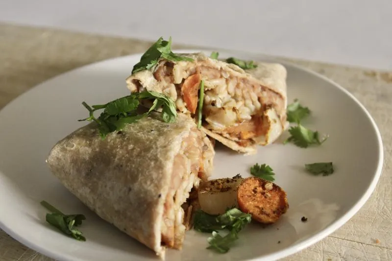 Batata doce vegana e burritos de feijão