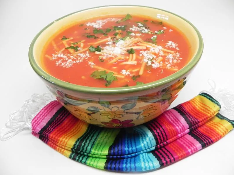 Sopa de macarrão mexicana (Sopa de Fideo)
