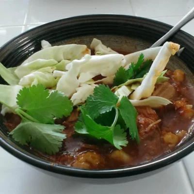 Pozole em uma panela lenta