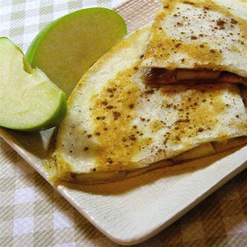 Quesadillas de maçã e canela brie