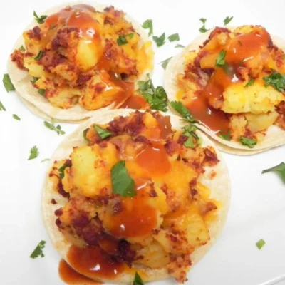 Tacos de batata vegana com chouriço e soja