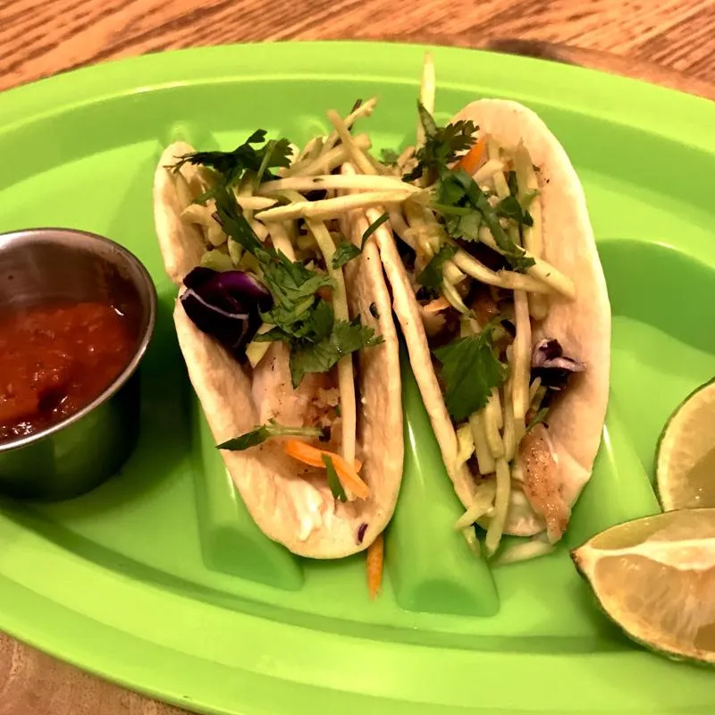 Tacos de tilápia grelhados
