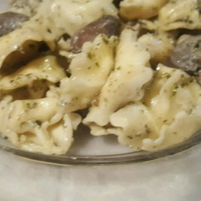 Cogumelos de manjericão em molho de creme