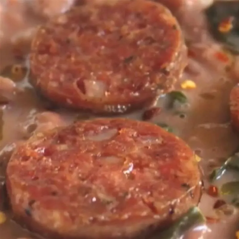 Cotechino e feijão refogado