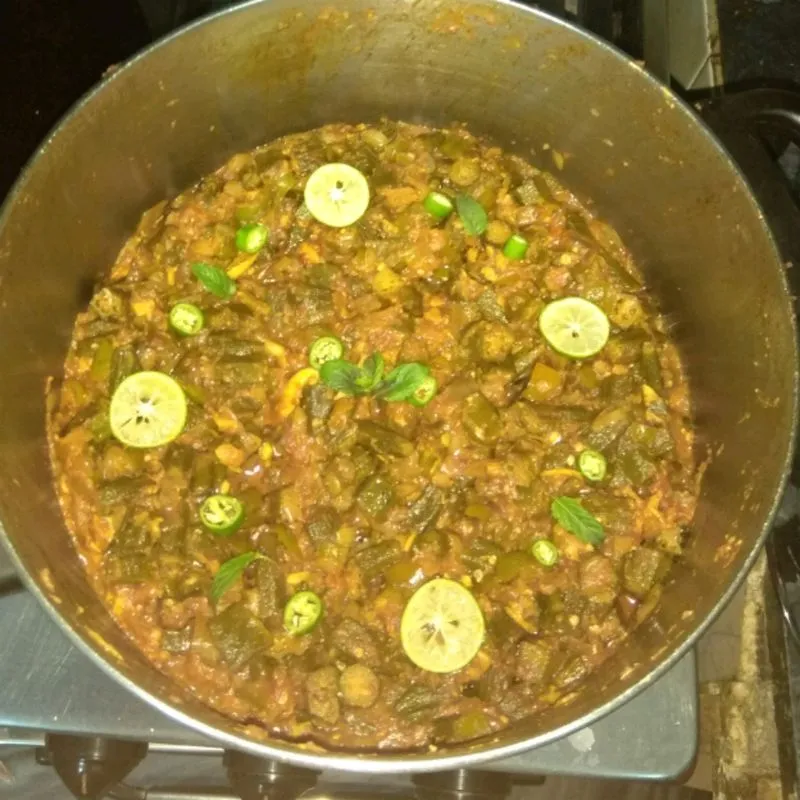 Kadai Bhindi (quiabo estilo indiano com pimentão)