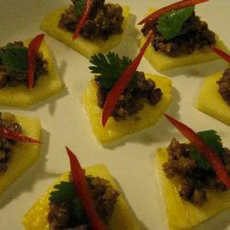 Mah-Haw (porco temperado tailandês com abacaxi)