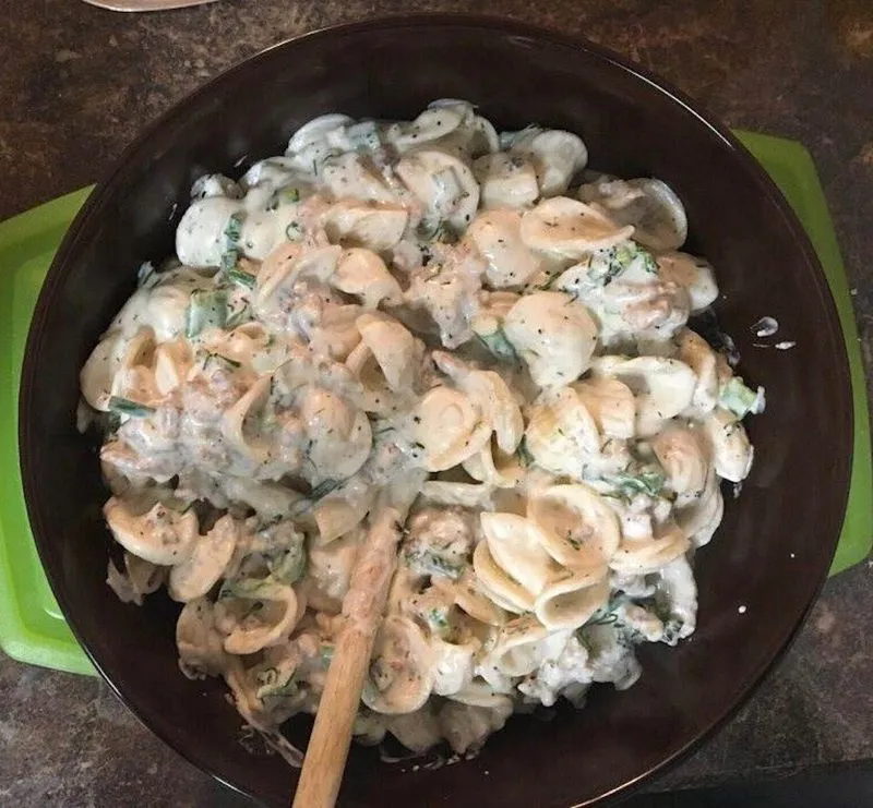 Massa Cremosa Orecchiette com Salsicha Italiana e Broccolini