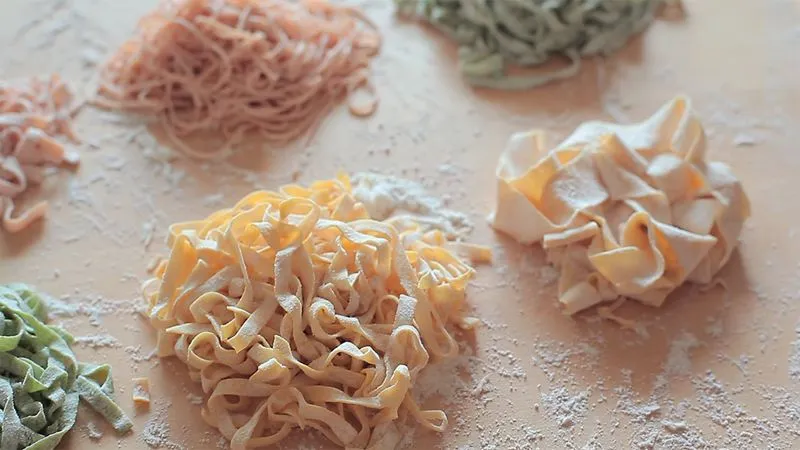 Massa de macarrão com ovo italiana autêntica e caseira