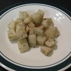 Picles de rabanete Daikon chinês durante a noite