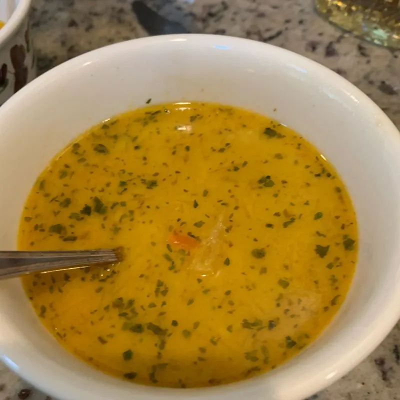Sopa Tailandesa De Caril De Frango Com Coco
