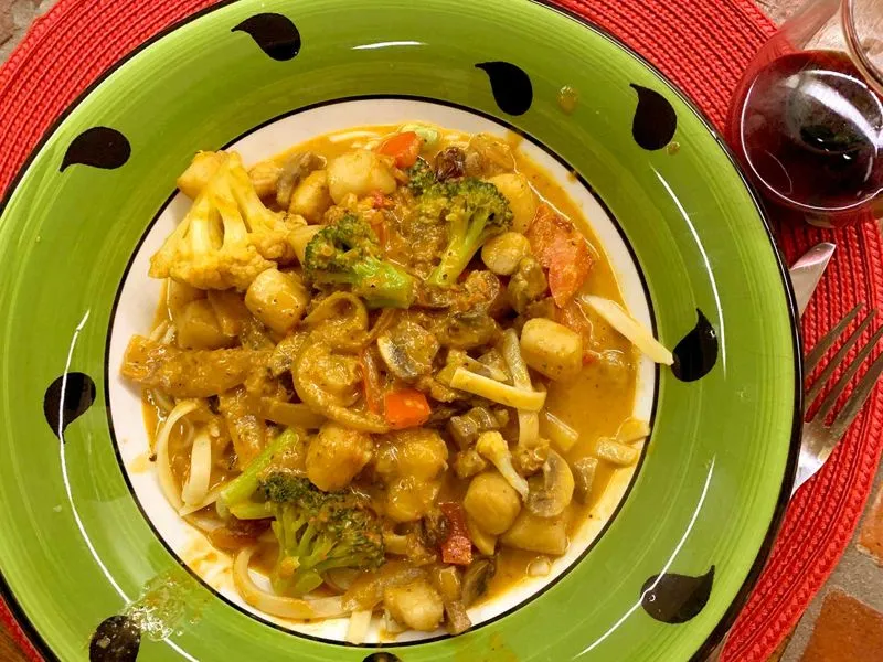 Vieiras ao Curry com Massa de Cabelo de Anjo