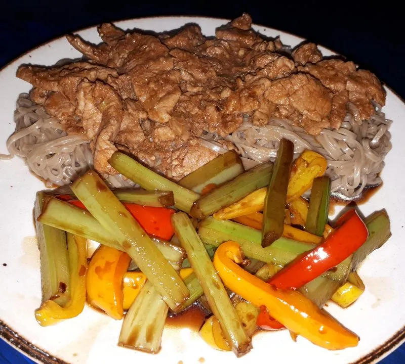 Carne De Porco Frita Coreana Com Aipo Frito