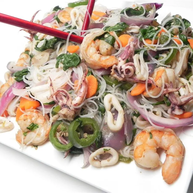 Macarrão frito de frutos do mar Laksa