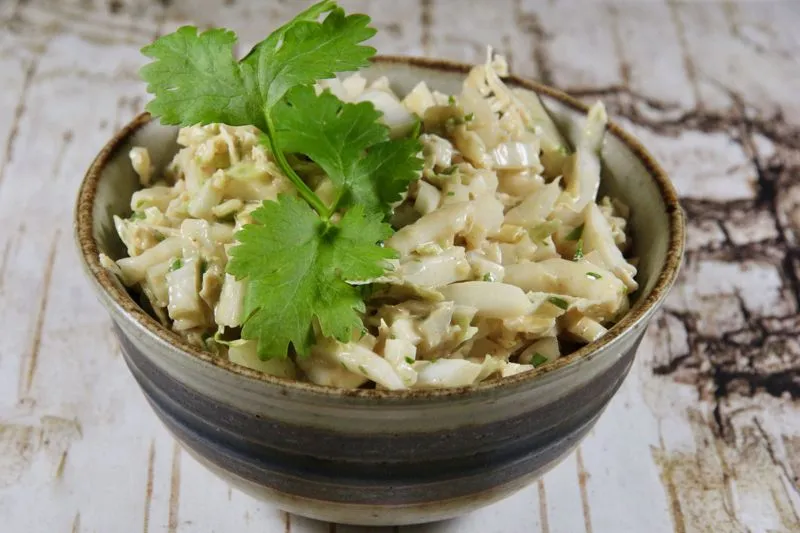 Salada de Couve Asiática