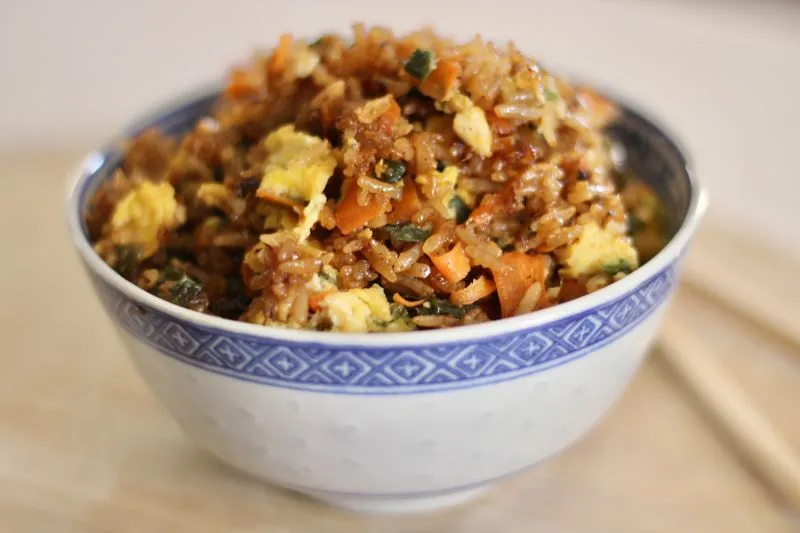 Arroz frito com gengibre