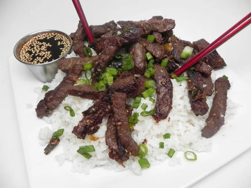 Bife Bulgogi com Molho De Imersão