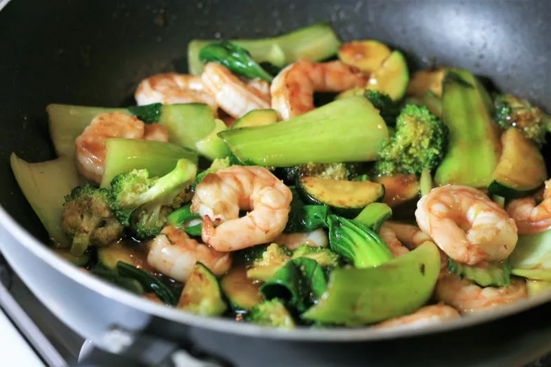 Camarão Teriyaki e Legumes Fritos