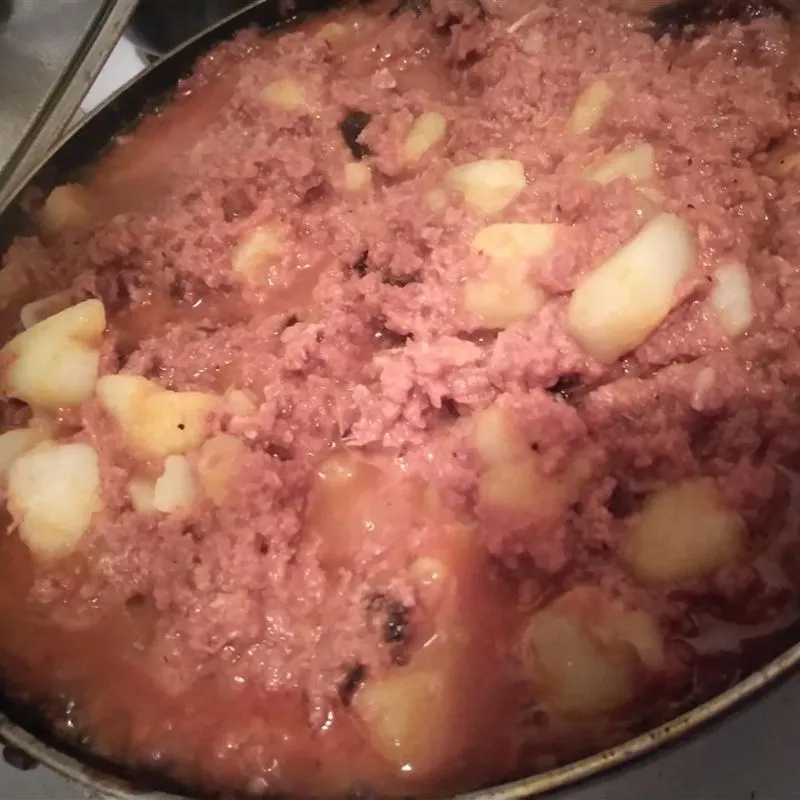 Carne em lata no vapor