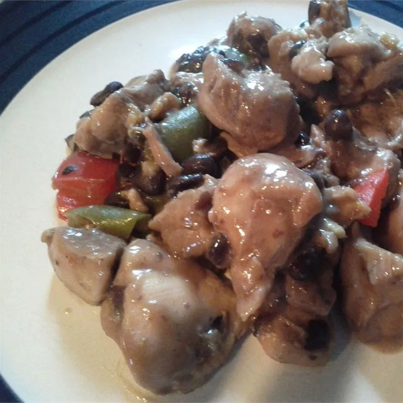 Frango com Feijão Preto