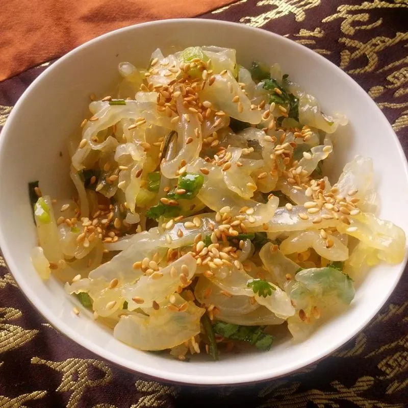 Salada de gergelim e água-viva