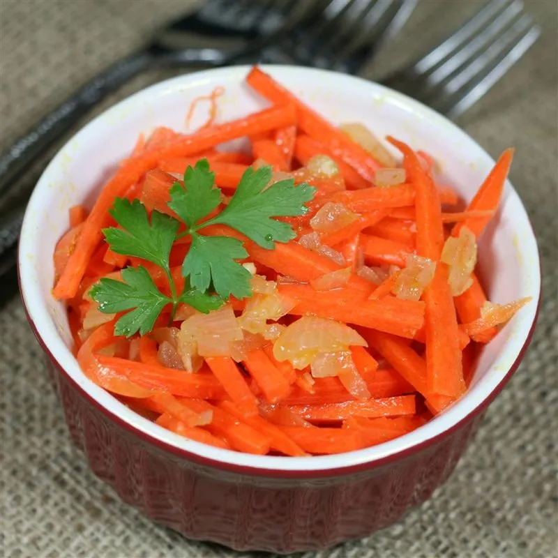 Salada Russa de Cenoura (Estilo Coreano)