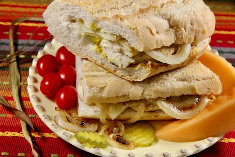 Sanduíche de frango cubano