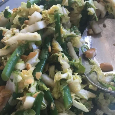 Slaw Asiático-Americano Com Amendoim e Jalapenos