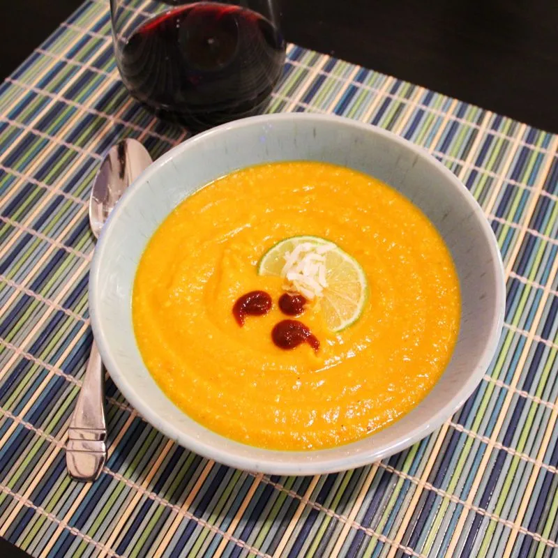 Sopa de batata doce tailandesa