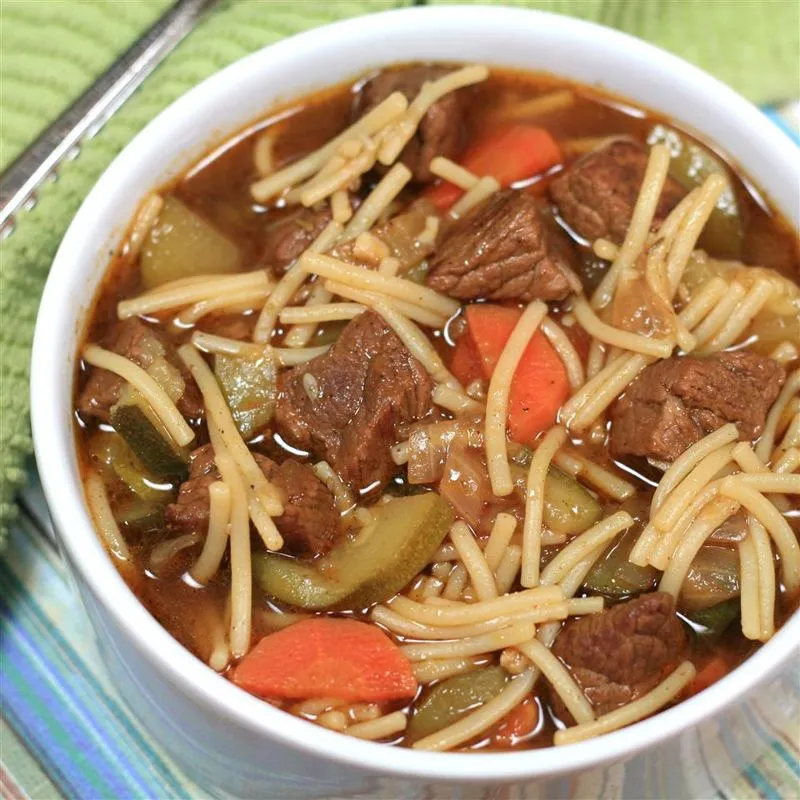 Sopa Peruana de Macarrão com Carne (Sopa Criolla)