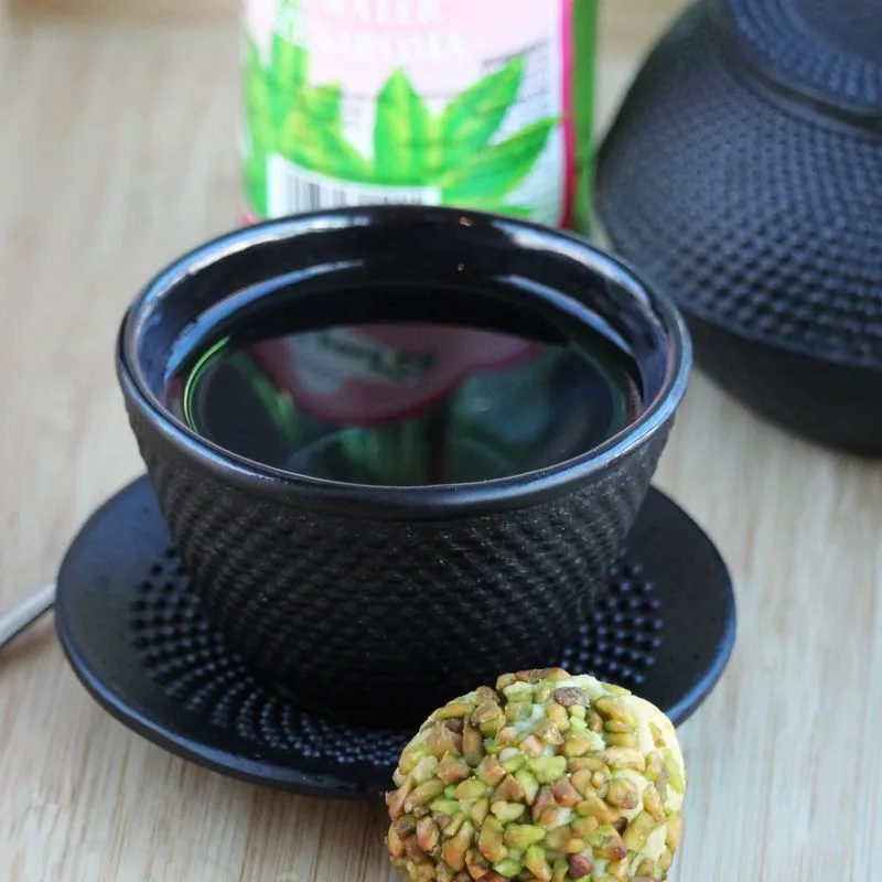 Café branco com água de rosas
