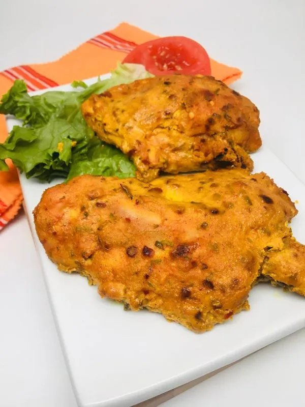 Coxas de frango marinadas com iogurte azeri