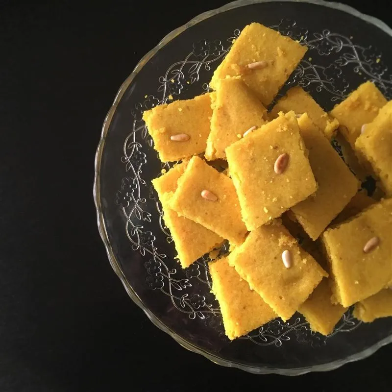 Sfouf (bolo de açafrão libanês)