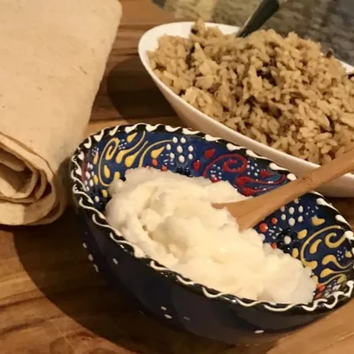 Toum (pasta de alho libanesa)