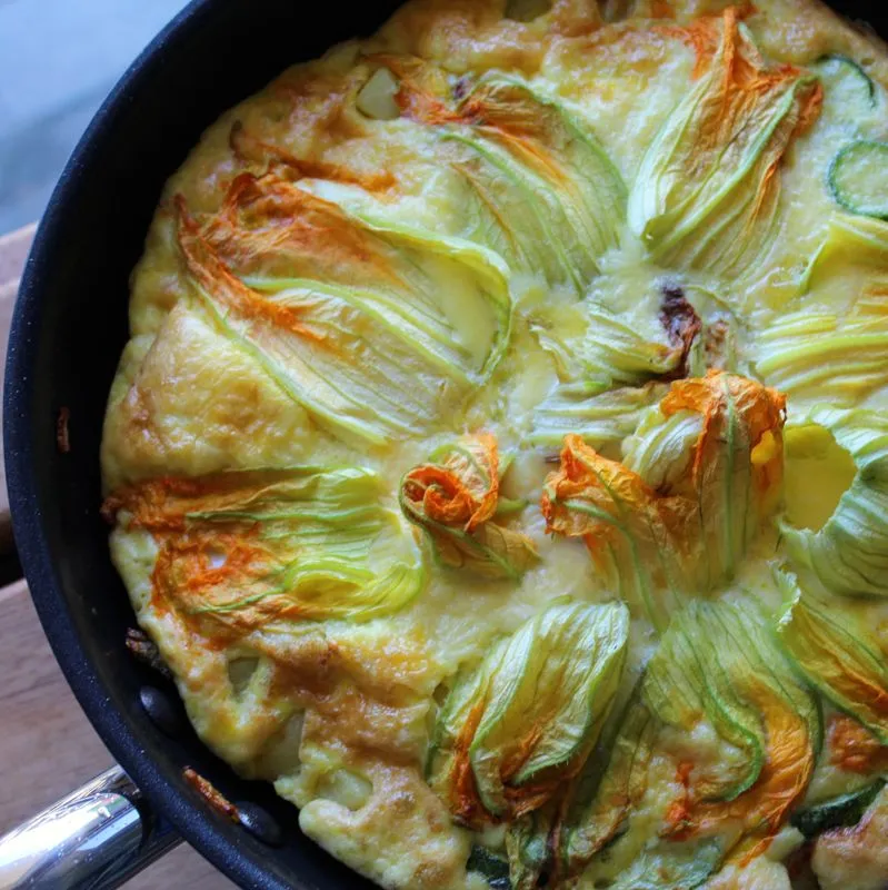 Frittata di Zucchine e Fiori di Zucca (Frittata de abobrinha italiana)