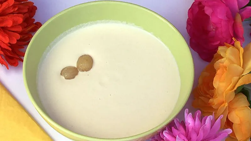 Ajoblanco (sopa fria de amêndoa espanhola)