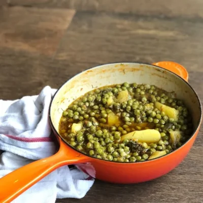 Arakas Latheros (ervilhas gregas com tomate e endro)