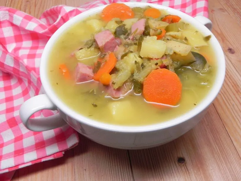 Najlepsza Zupa Ogorkowa (sopa de pepino em conserva polonesa)