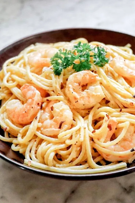 Old Bay & Camarao e Macarrao Alfredo