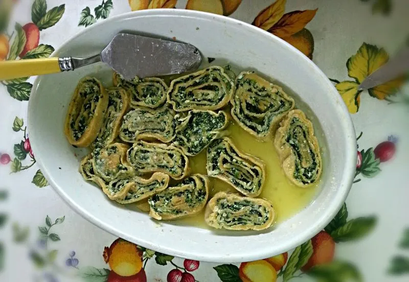 Rolinhos de lasanha de espinafre e ricota