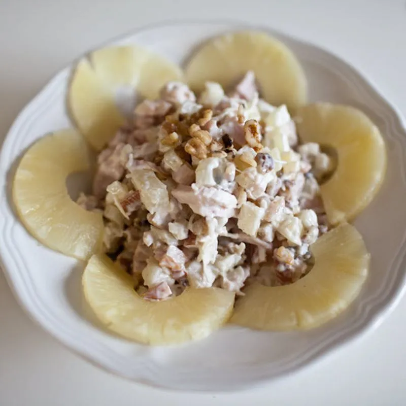 Salada Russa de Frango e Abacaxi