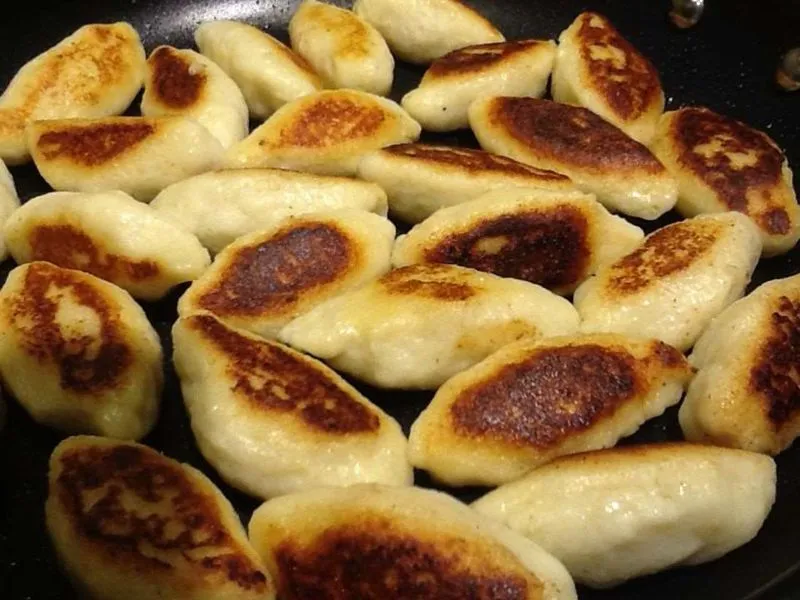 Schupfnudeln (bolinhos de batata fritos alemães)