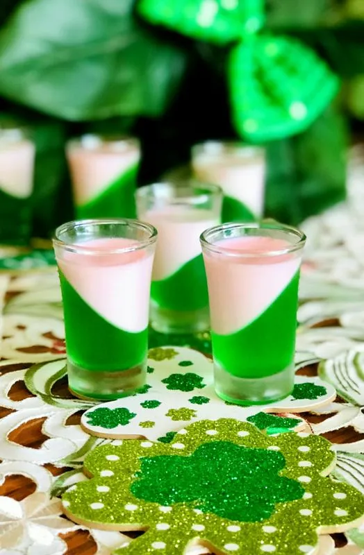 Jell-O & do Dia de Sao Patricio Shots
