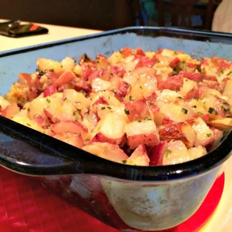 Batatas novas com vinagrete de alho torrado