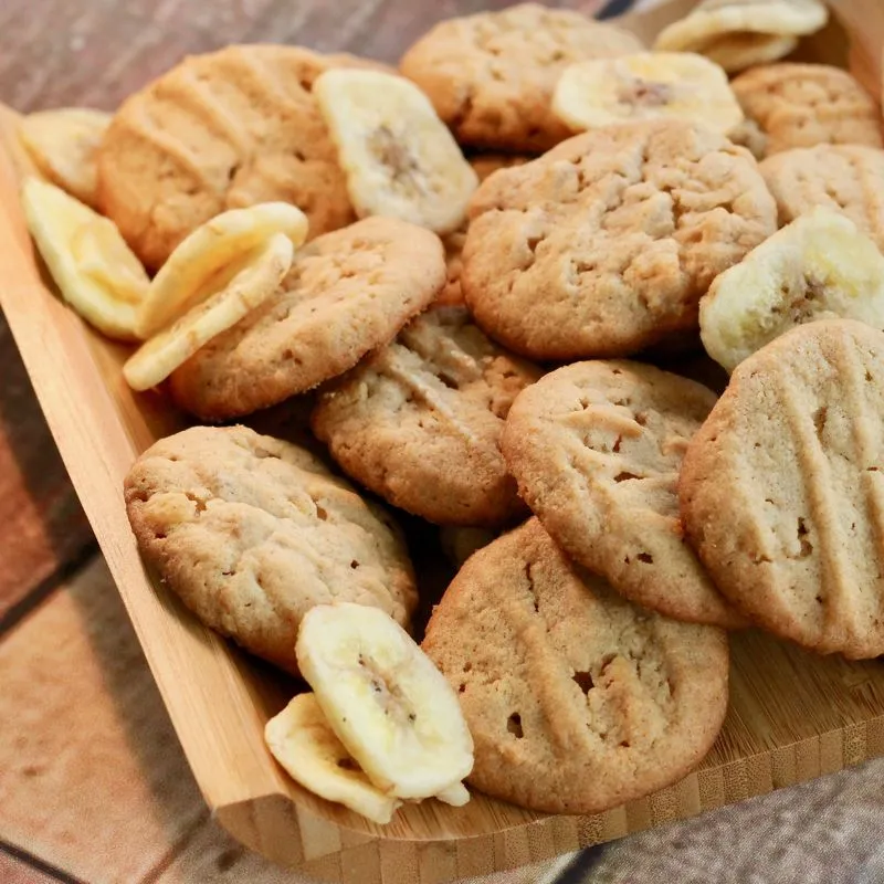 Biscoitos de banana com manteiga de amendoim