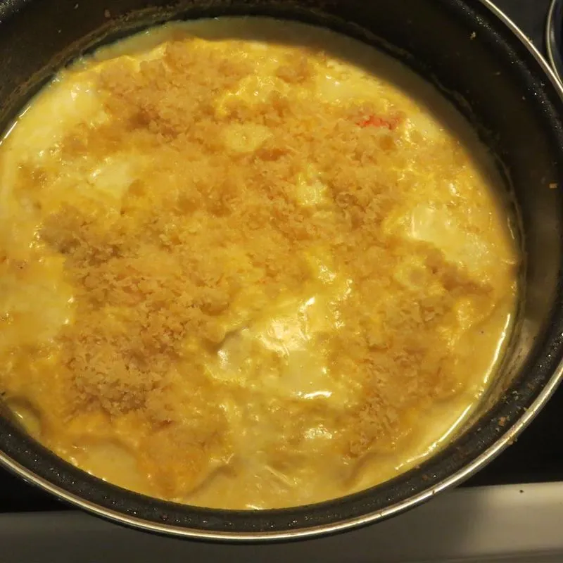 Caçarola de vegetais de outono com queijo cremoso