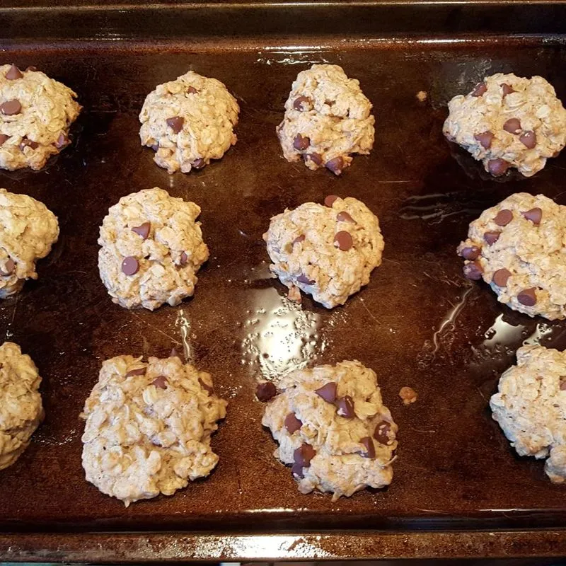Biscoitos com gotas de chocolate de aveia sem glúten