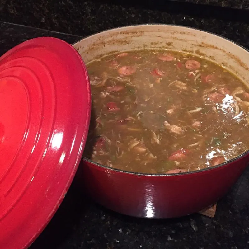 Dupre Family Frango com Salsicha Gumbo