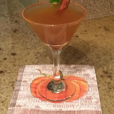 Martini de cidra de abóbora com especiarias